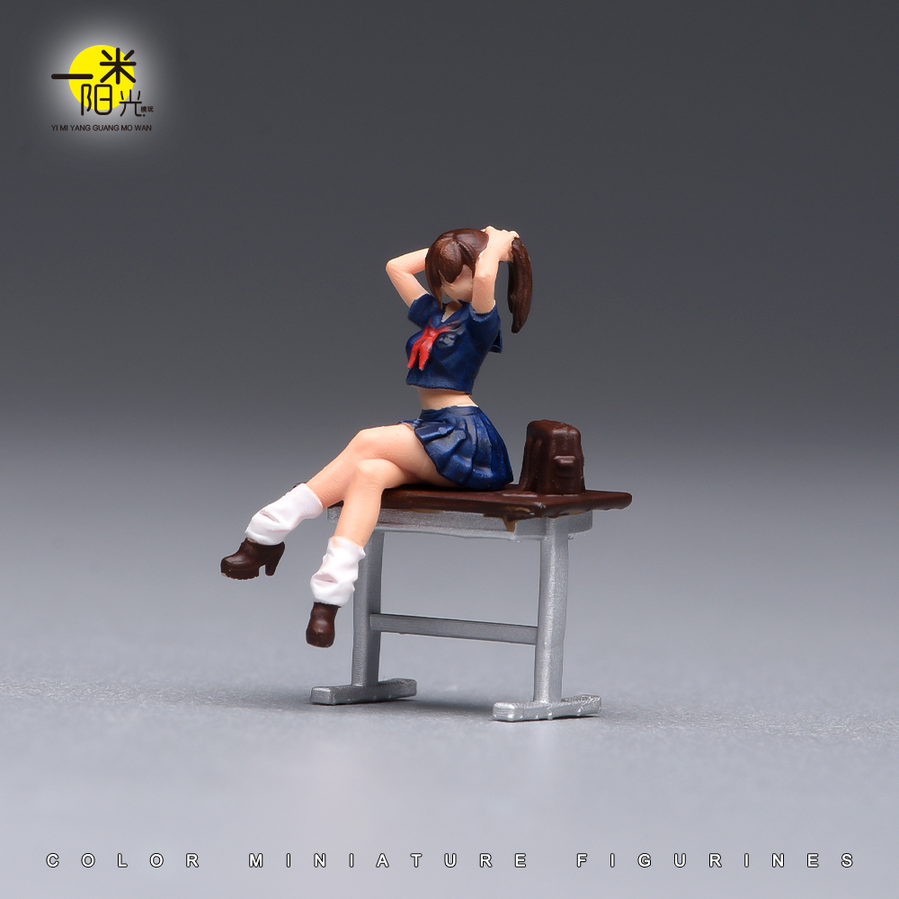 Desk Setup With Tv - 塗装済みミニチュア 1/87 1/64 日本の学生机、美しい女性が髪を結び上げている姿のフィギュアモデル、3Dプリントミニドール、ジオラマ用小道具、工芸品